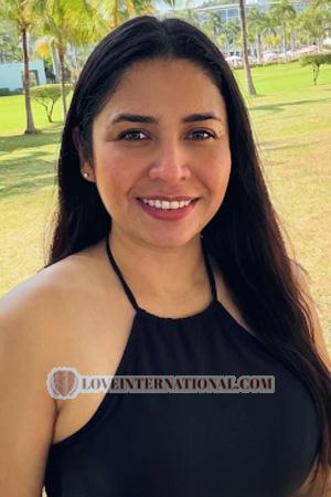 228301 - Melissa Age: 39 - Costa Rica