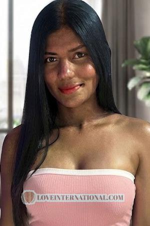 228306 - Laura Age: 27 - Colombia